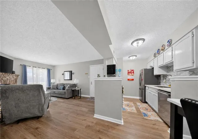 Listing Photo 5 - Condo for sale in building located at 736 Vlg Rd, Kenner, LA 70065 - Unit #A