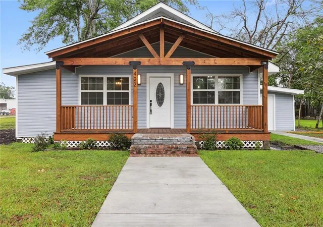 Photo 1 of Single family home for sale at 422 W 26th Avenue, Covington, LA 70433 | MLS# 2575666 | Listing updated on 2026-09-04