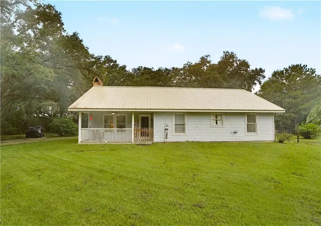 Photo 2 of Sale Pending at 75235 Fussell Rd, Covington, LA 70435 | MLS# 2569674 | Listing updated on 2026-09-13