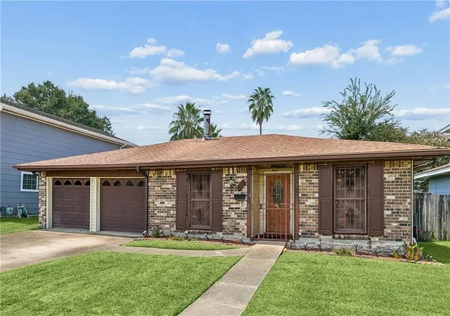 Photo 2 of Single family home for sale at 810 Bellemeade Blvd, Gretna, LA 70056 | MLS# 2575542 | Listing updated on 2026-09-10