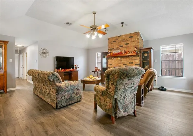 Photo 3 of Single family home for sale at 400 Longwood Dr, Destrehan, LA 70047 | MLS# 2575711 | Listing updated on 2026-10-02