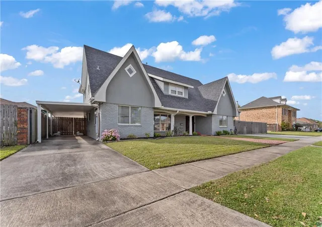 Photo 3 of Single family home for sale at 70 Carolyn Ct, Arabi, LA 70032 | MLS# 2575797 | Listing updated on 2026-09-04