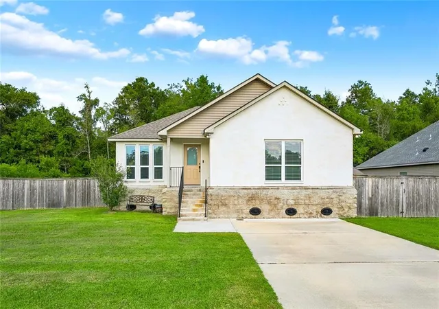 Photo 1 of Single family home for sale at 22167 Moss St, Ponchatoula, LA 70454 | MLS# 2575275 | Listing updated on 2026-09-17