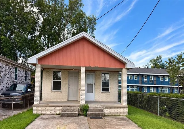 Photo 1 of Multi family home for sale at 1000 1000 S 1/2 Bengal Rd, Metairie, LA 70003 | MLS# 2575534 | Listing updated on 2026-09-12