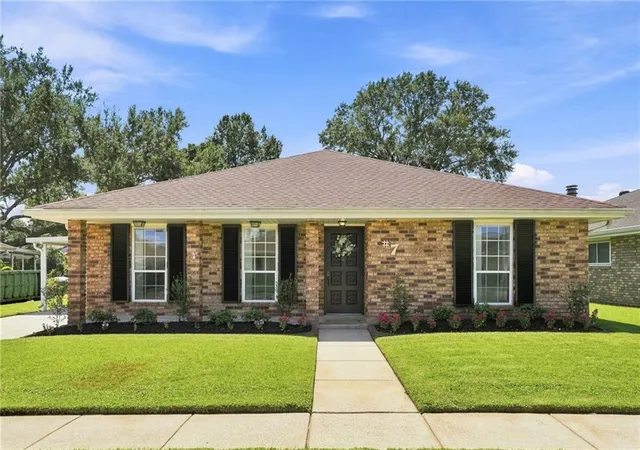 Photo 1 of Single family home for sale at 7 Caddo Ct, Kenner, LA 70065 | MLS# 2574992 | Listing updated on 2026-09-28