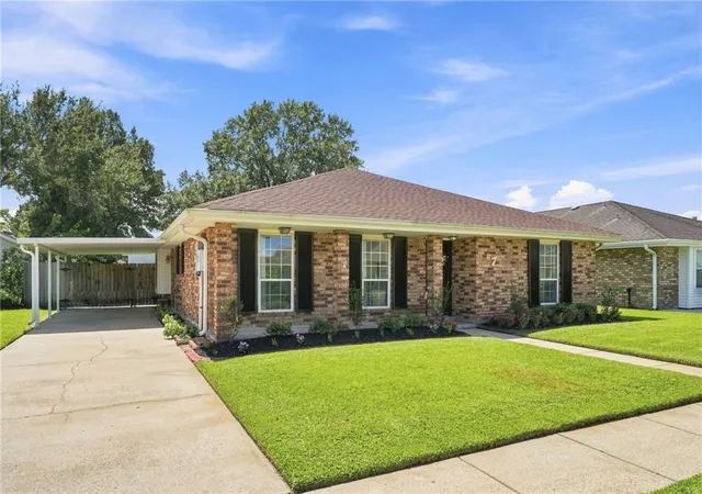 Photo 2 of Single family home for sale at 7 Caddo Ct, Kenner, LA 70065 | MLS# 2574992 | Listing updated on 2026-09-28