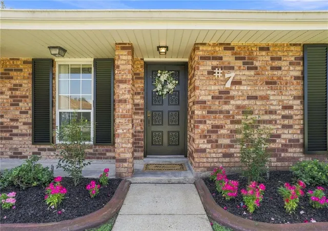 Photo 3 of Single family home for sale at 7 Caddo Ct, Kenner, LA 70065 | MLS# 2574992 | Listing updated on 2026-09-28