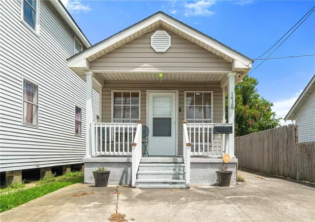 Single family home for sale at 1410 Hancock St, Gretna, LA 70053 | MLS# 2575833