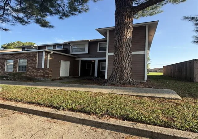 Photo 1 of Condo for sale at 2425 Oxford Pl #123, Gretna, LA 70056 | MLS# 2575815 | Listing updated on 2026-09-17