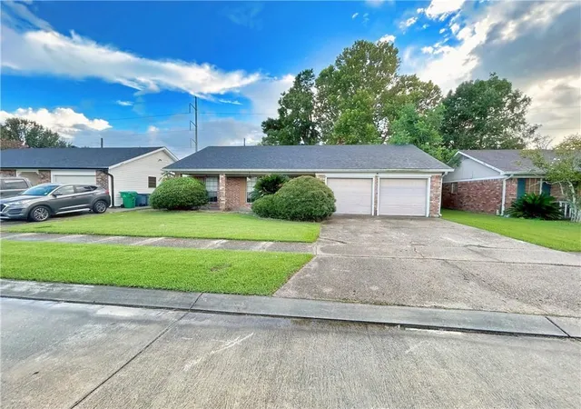 Photo 1 of Sale Pending at 2136 S Glencove Ln, Terrytown, LA 70056 | MLS# 2575860 | Listing updated on 2026-09-12