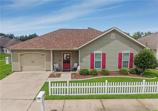 Photo 1 of Single family home for sale at 324 Craftsman Ct, Covington, LA 70433 | MLS# 2575240 | Listing updated on 2026-09-09