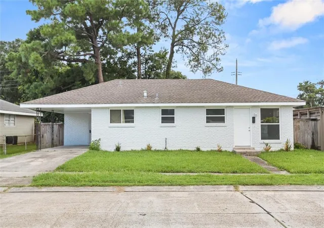 Single family home for sale at 564 Deerfield Rd, Gretna, LA 70056 | MLS# 2575896