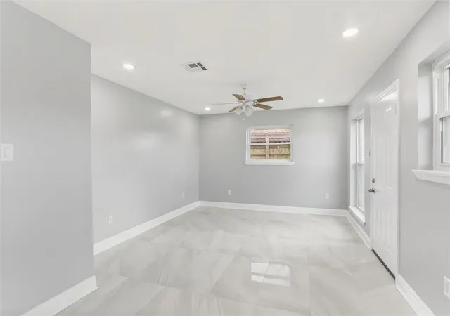 Photo 3 of Single family home for sale at 564 Deerfield Rd, Gretna, LA 70056 | MLS# 2575896 | Listing updated on 2026-09-19