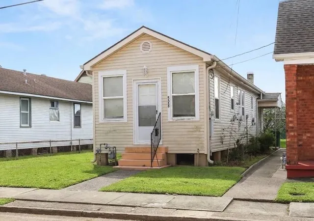 Photo 2 of Single family home for sale at 528 8th Street, Gretna, LA 70053 | MLS# 2575701 | Listing updated on 2026-09-05