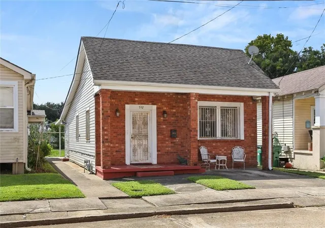 Photo 2 of Single family home for sale at 532 8th Street, Gretna, LA 70053 | MLS# 2575702 | Listing updated on 2026-10-06