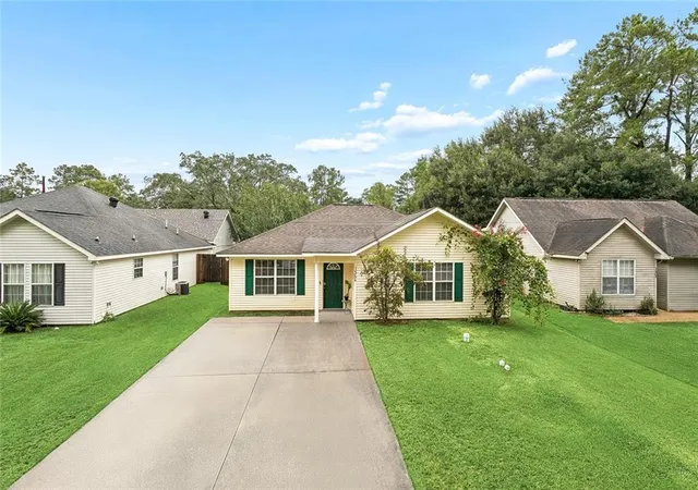 Photo 2 of Single family home for sale at 135b Bryant St, Madisonville, LA 70447 | MLS# 2575921 | Listing updated on 2026-09-15