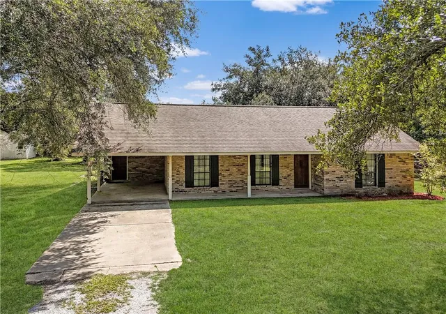 Photo 1 of Sale Pending at 70226 Tee Bourg Ln, Mandeville, LA 70471 | MLS# 2575910 | Listing updated on 2026-09-09
