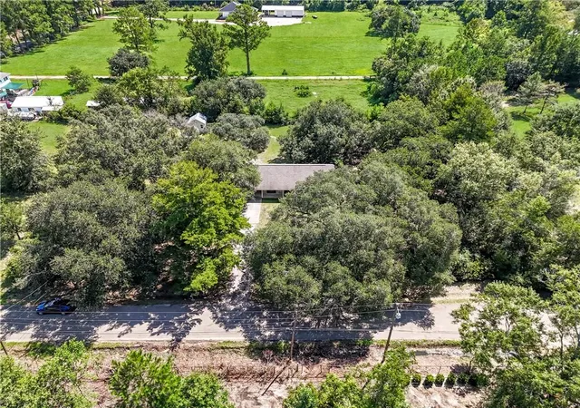 Photo 3 of Sale Pending at 70226 Tee Bourg Ln, Mandeville, LA 70471 | MLS# 2575910 | Listing updated on 2026-09-09