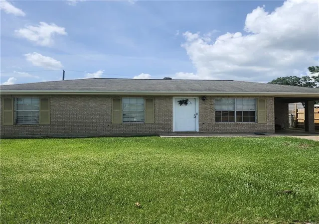 Photo 1 of Single family home for sale at 222 Fairmont Dr, Houma, LA 70360 | MLS# 2575673 | Listing updated on 2026-10-05