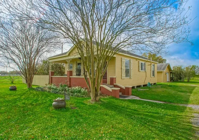 Photo 2 of Single family home for sale at 12563 River Rd, Luling, LA 70070 | MLS# 2575982 | Listing updated on 2026-09-07