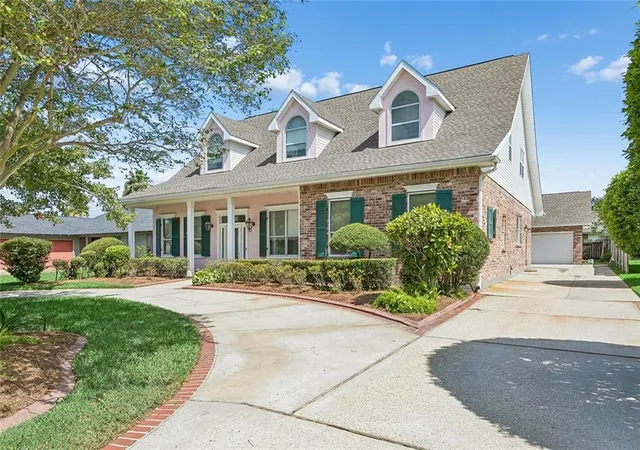Photo 2 of Single family home for sale at 66 Chateau Rothchild Dr, Kenner, LA 70065 | MLS# 2575509 | Listing updated on 2026-09-29