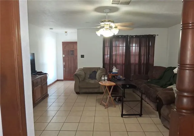 Photo 3 of Single family home for sale at 1948 Williamsburg Dr, La Place, LA 70068 | MLS# 2572608 | Listing updated on 2026-09-07