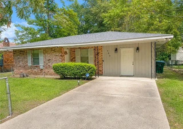 Photo 1 of Sale Pending at 402 Phoenix Sq, Hammond, LA 70403 | MLS# 2575944 | Listing updated on 2026-09-21