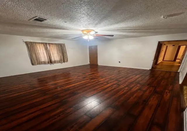 Photo 2 of Sale Pending at 402 Phoenix Sq, Hammond, LA 70403 | MLS# 2575944 | Listing updated on 2026-09-21