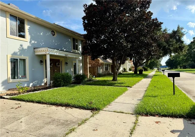 Photo 3 of Single family home for sale at 3001 Golden Dr, Chalmette, LA 70043 | MLS# 2576066 | Listing updated on 2026-09-14