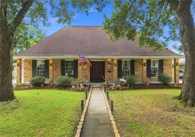Photo 1 of Single family home for sale at 932 Christana Pl, Gretna, LA 70056 | MLS# 2576098 | Listing updated on 2026-09-28
