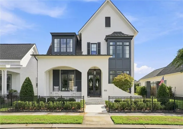 Photo 2 of Single family home for sale at 956 Beauregard Pkwy, Covington, LA 70433 | MLS# 2575768 | Listing updated on 2026-09-10