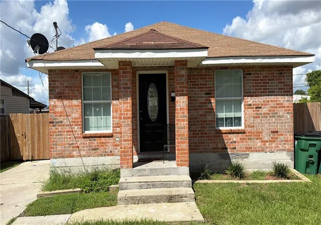 Photo 1 of Single family home for sale at 328 Robinson Ave, Marrero, LA 70072 | MLS# 2576130 | Listing updated on 2026-09-17