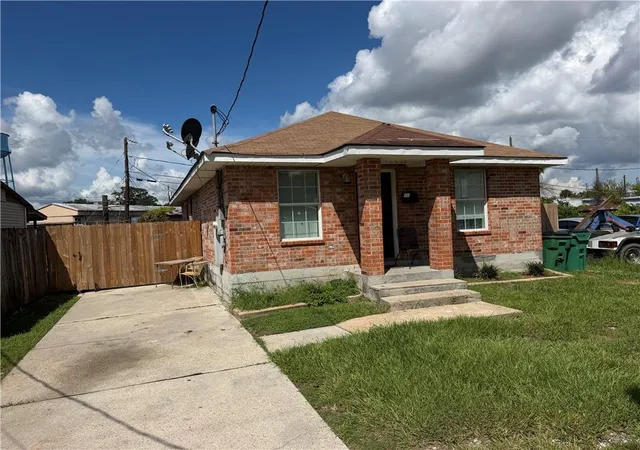 Photo 2 of Single family home for sale at 328 Robinson Ave, Marrero, LA 70072 | MLS# 2576130 | Listing updated on 2026-09-17