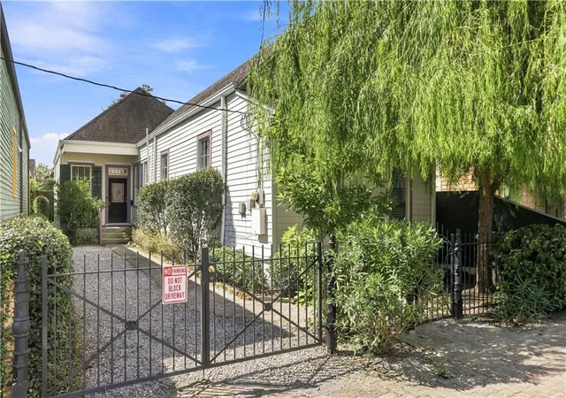 Photo 1 of Single family home for sale at 4022 Annunciation St, New Orleans, LA 70115 | MLS# 2576059 | Listing updated on 2026-10-03
