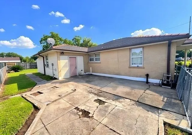 Photo 2 of Single family home for sale at 204 W Prosper St, Chalmette, LA 70043 | MLS# 2575495 | Listing updated on 2026-10-02