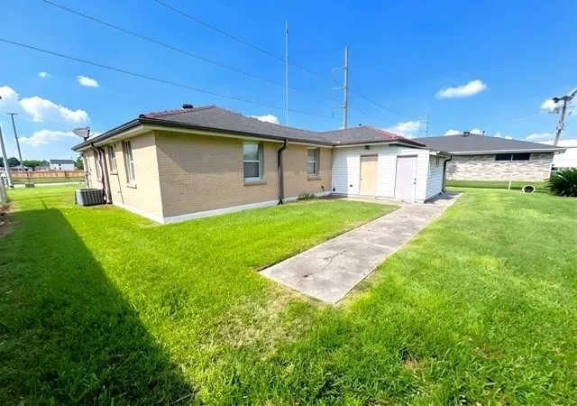 Photo 3 of Single family home for sale at 204 W Prosper St, Chalmette, LA 70043 | MLS# 2575495 | Listing updated on 2026-10-02