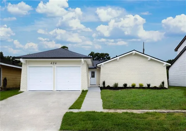 Photo 1 of Single family home for sale at 424 Westmeade Dr, Gretna, LA 70056 | MLS# 2576051 | Listing updated on 2026-09-24