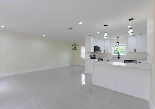 Photo 3 of Single family home for sale at 424 Westmeade Dr, Gretna, LA 70056 | MLS# 2576051 | Listing updated on 2026-09-24
