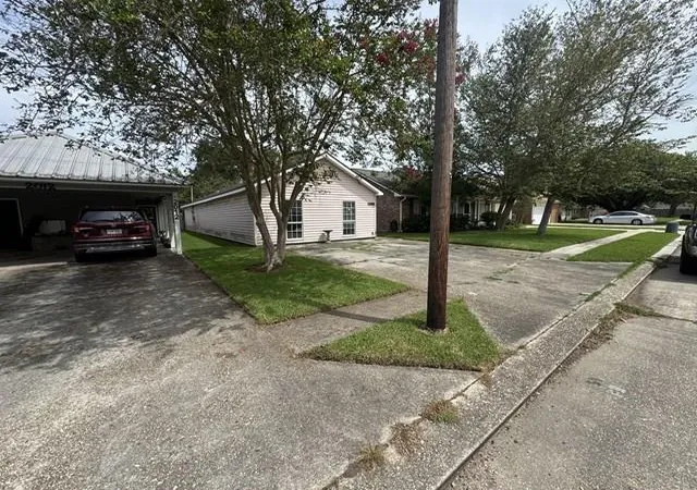Photo 2 of Single family home for sale at 2014 E Parlange St, Gonzales, LA 70737 | MLS# 2576239 | Listing updated on 2026-09-09