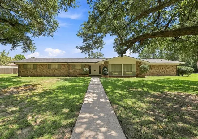 Photo 1 of Single family home for sale at 101 E 8th Street, Independence, LA 70443 | MLS# 2575678 | Listing updated on 2026-10-02