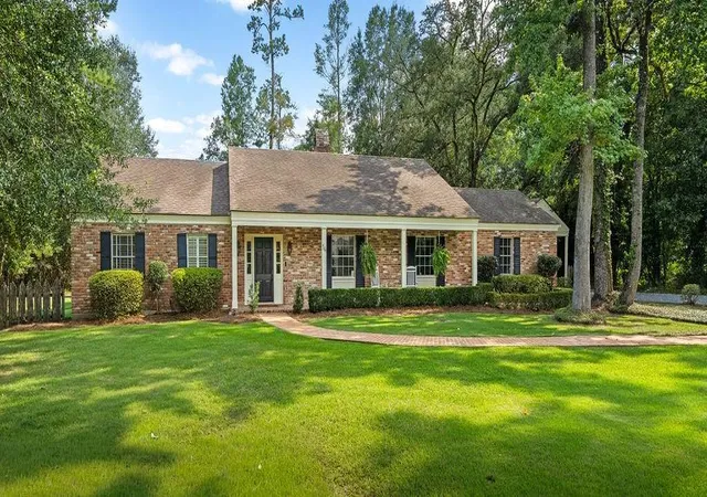 Photo 1 of Single family home for sale at 14 Oaklawn Dr, Covington, LA 70433 | MLS# 2570583 | Listing updated on 2026-09-10