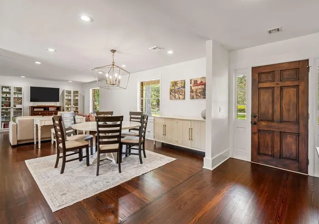 Photo 3 of Single family home for sale at 14 Oaklawn Dr, Covington, LA 70433 | MLS# 2570583 | Listing updated on 2026-09-10