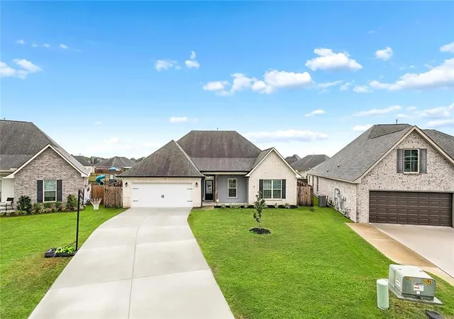 Photo 3 of Single family home for sale at 237 Louisiana Iris Cir, Slidell, LA 70458 | MLS# 2576213 | Listing updated on 2026-09-30