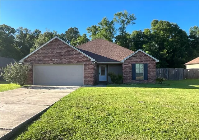 Photo 1 of Single family home for sale at 22225 Moss St, Ponchatoula, LA 70454 | MLS# 2576015 | Listing updated on 2026-09-29