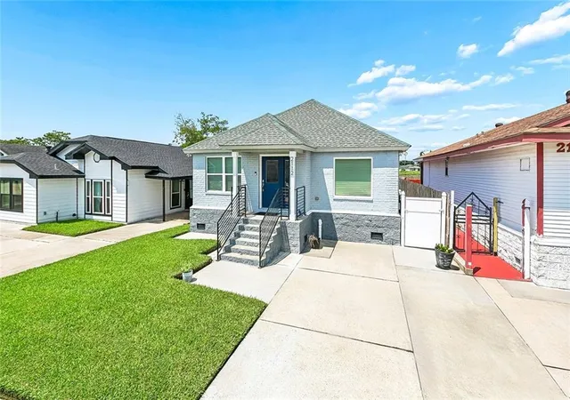 Photo 2 of Single family home for sale at 2112 Fernando Ct, Marrero, LA 70072 | MLS# 2576120 | Listing updated on 2026-09-17