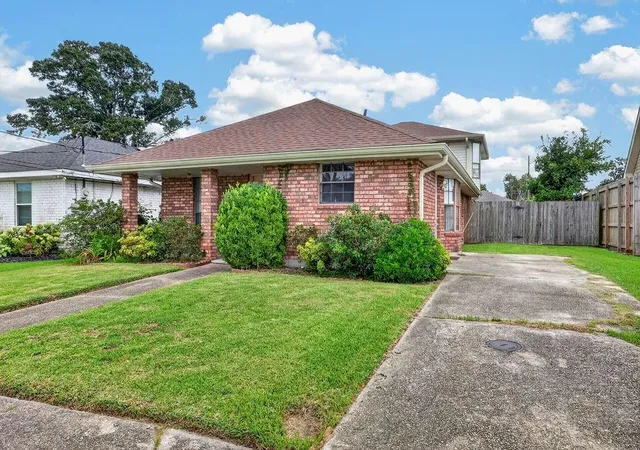 Photo 2 of Single family home for sale at 725 Maryland Ave, Metairie, LA 70003 | MLS# 2576281 | Listing updated on 2026-09-29