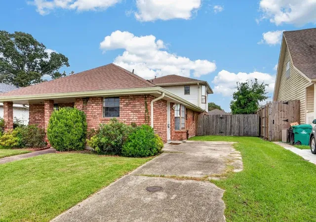 Photo 3 of Single family home for sale at 725 Maryland Ave, Metairie, LA 70003 | MLS# 2576281 | Listing updated on 2026-09-29