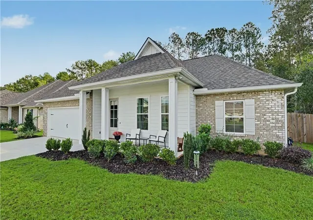 Photo 2 of Single family home for sale at 72656 Robindale Dr, Covington, LA 70435 | MLS# 2576308 | Listing updated on 2026-09-20