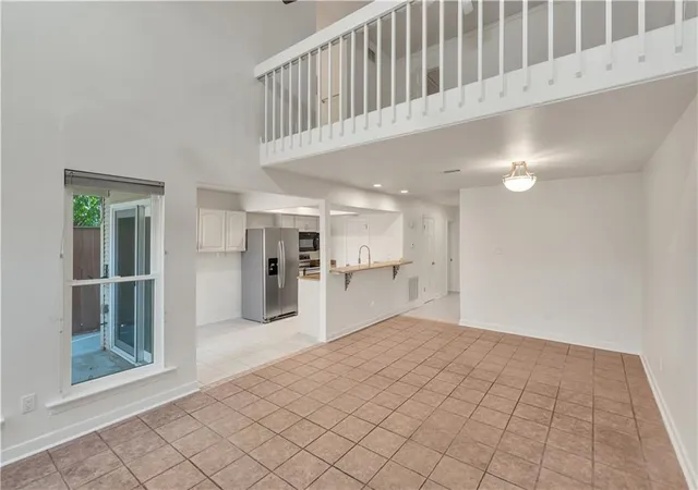 Photo 4 of Townhouse for sale at 343 Lake Ave, Metairie, LA 70005 | MLS# 2576297 | Listing updated on 2026-10-04