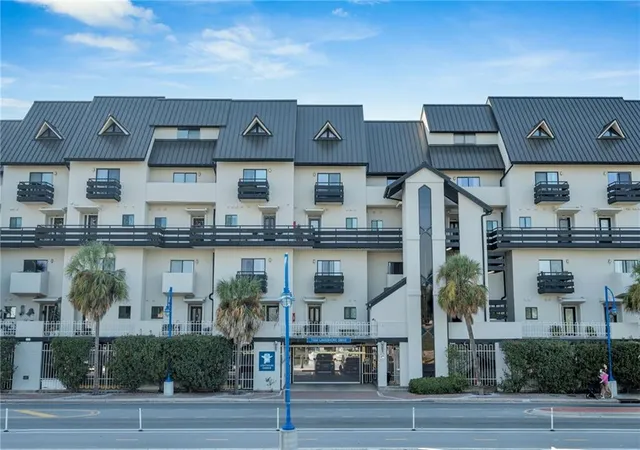 Photo 1 of Condo for sale at 7300 Lakeshore Dr #20, New Orleans, LA 70124 | MLS# 2573874 | Listing updated on 2026-09-09